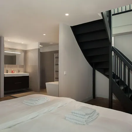 西端斯塔西服务公寓酒店