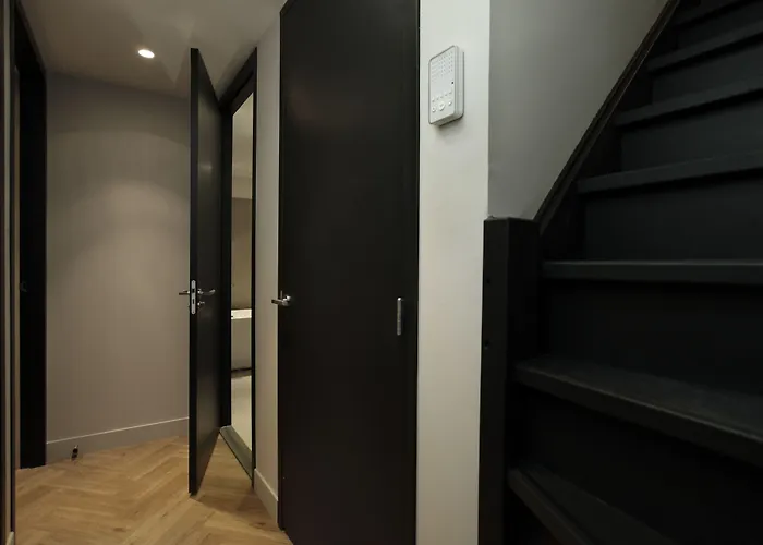 西端斯塔西服务公寓酒店 *