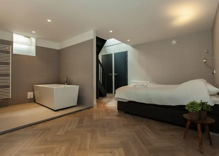 西端斯塔西服务公寓酒店 *