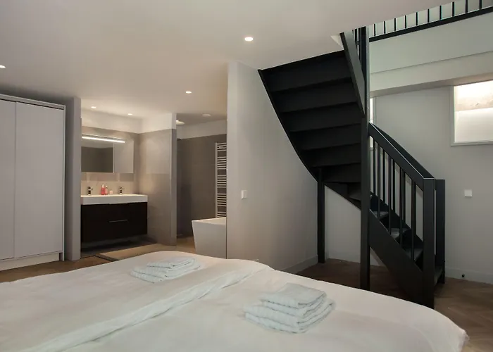 西端斯塔西服务公寓酒店