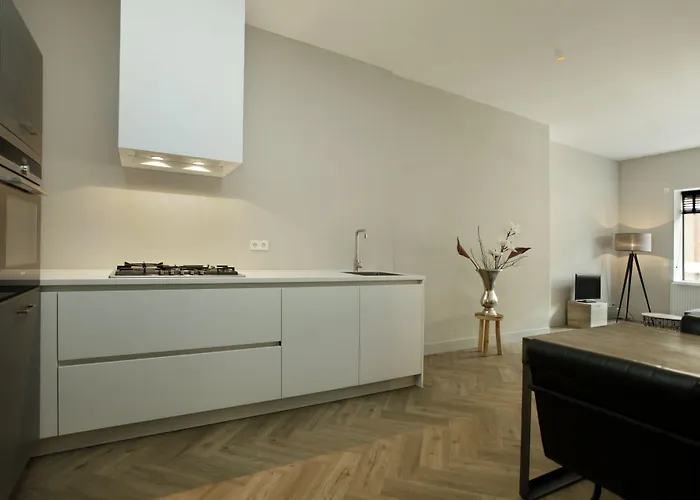 西端斯塔西服务公寓酒店