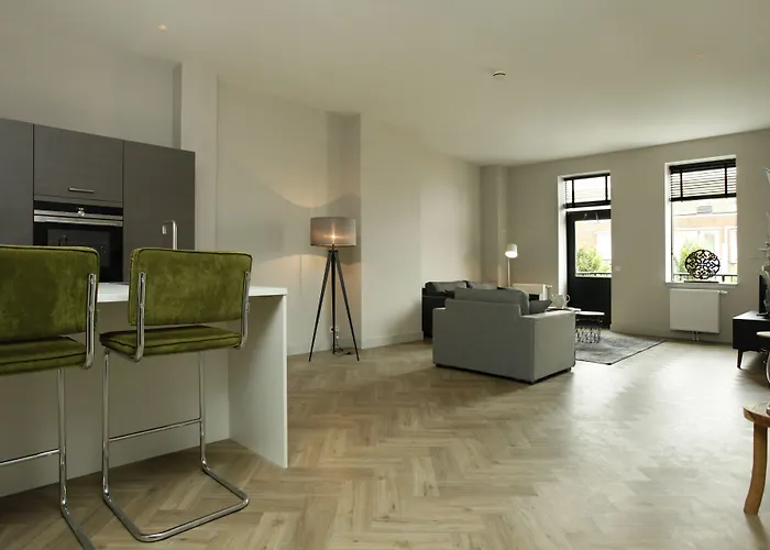 西端斯塔西服务公寓酒店 *