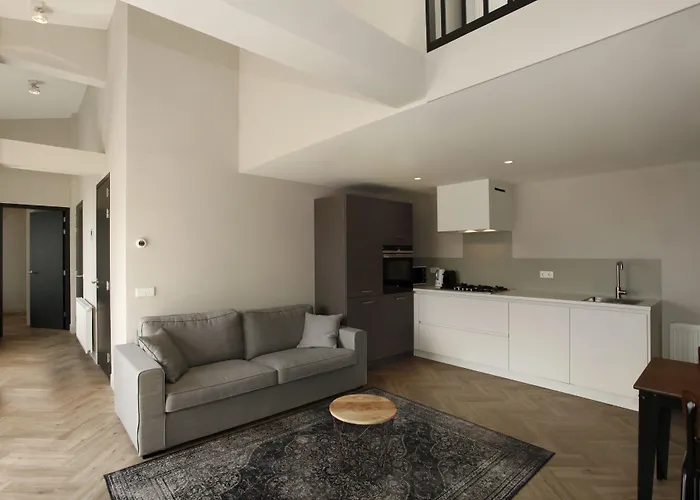 西端斯塔西服务公寓酒店 *