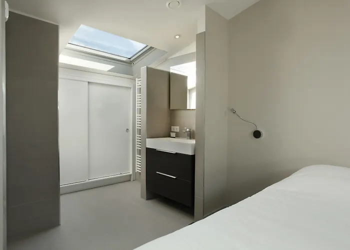 西端斯塔西服务公寓酒店